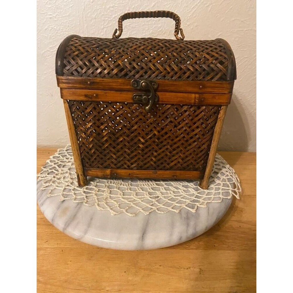 Vintage Woven Wicker & Bamboo Trinket Chest – Domed Lidded Storage Box